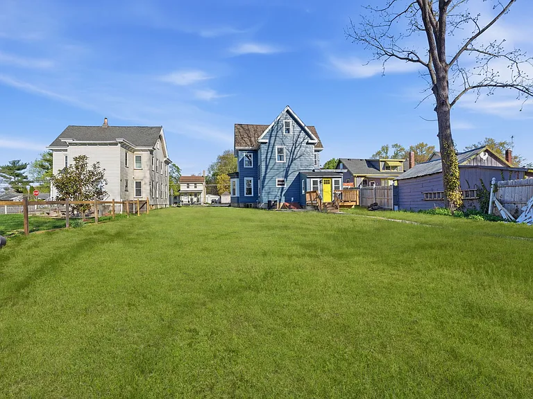 361 N Main St — Photo 41