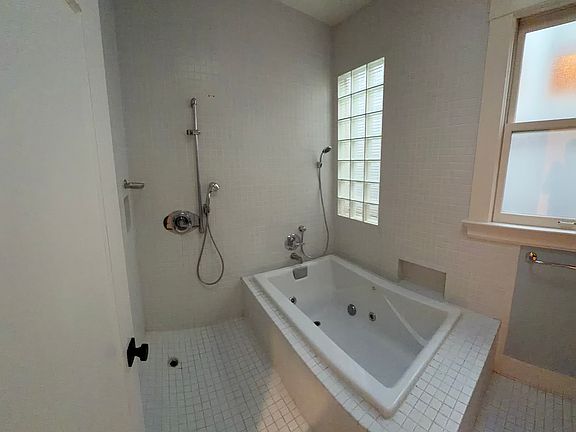 4th image of 34 7th Ave #1