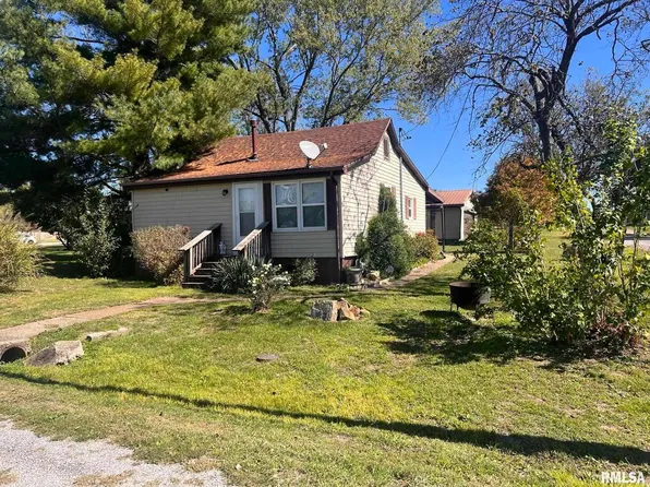 210 S Newton St, Buckner, IL 62819