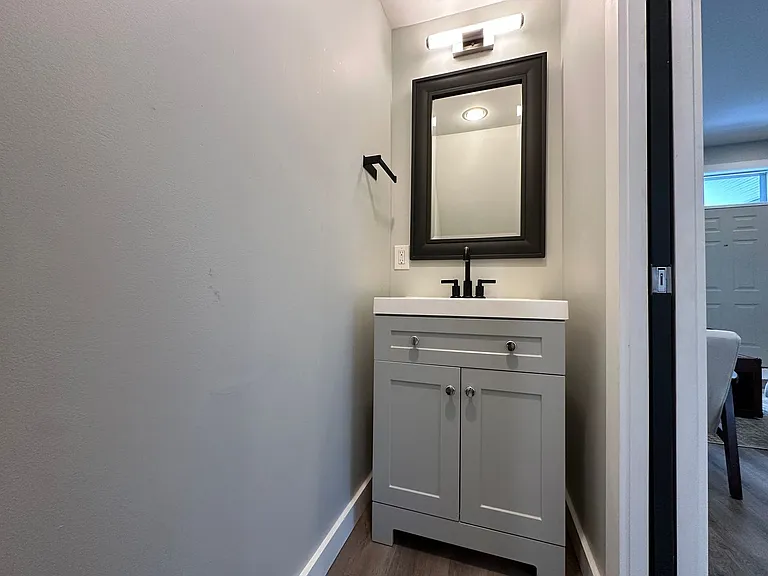 141 Hughes St — Photo 24