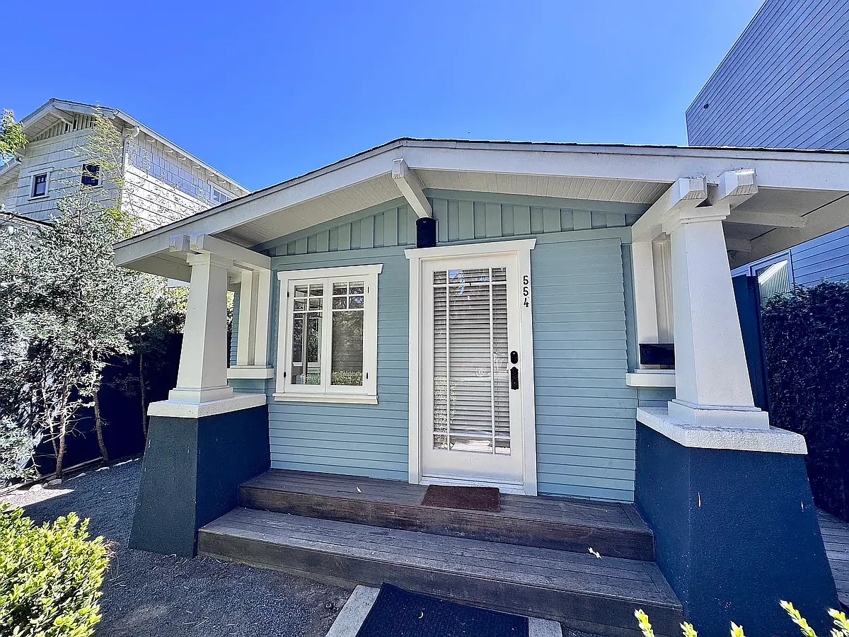 2 bed, 800 sqft, $5,850 — Photo 2