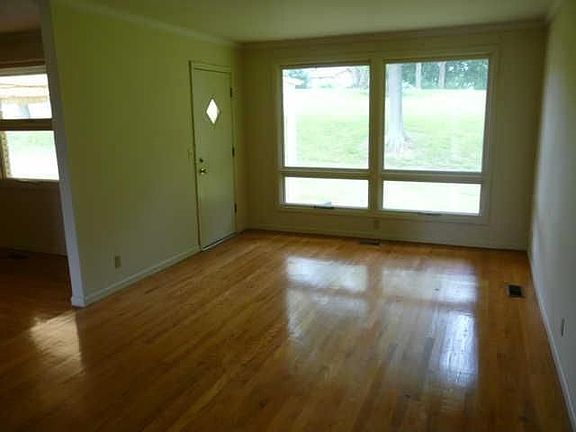 5th image of 317 Westchester Dr