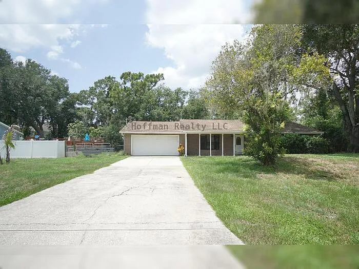 6005 Christy Ln