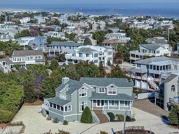 5th image of 130D Long Beach Blvd