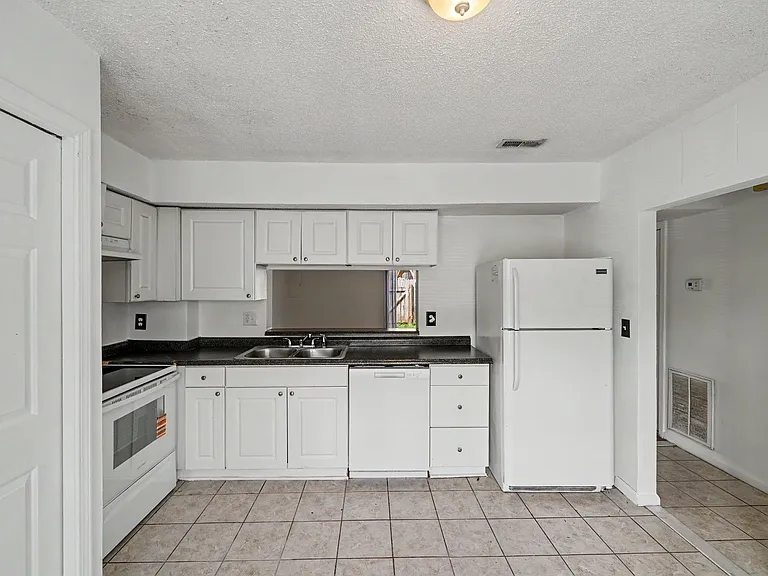 9626 Vinca Cir #D — Photo 19