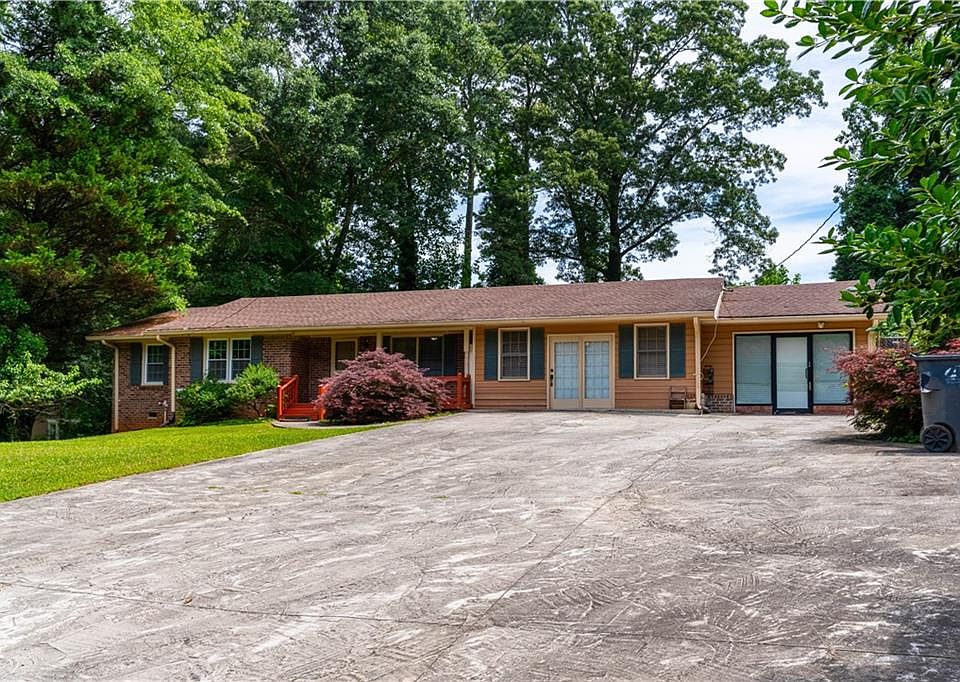 1st image of 2888 Mockingbird Cir