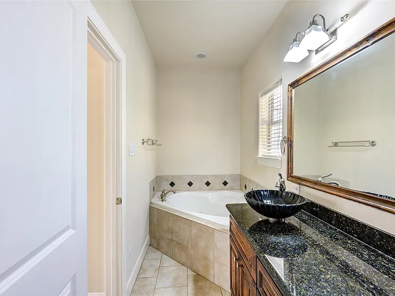 5813 Washington Ave #B — Photo 30