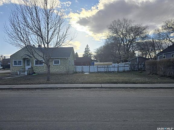 4th image of 201 R AVENUE N