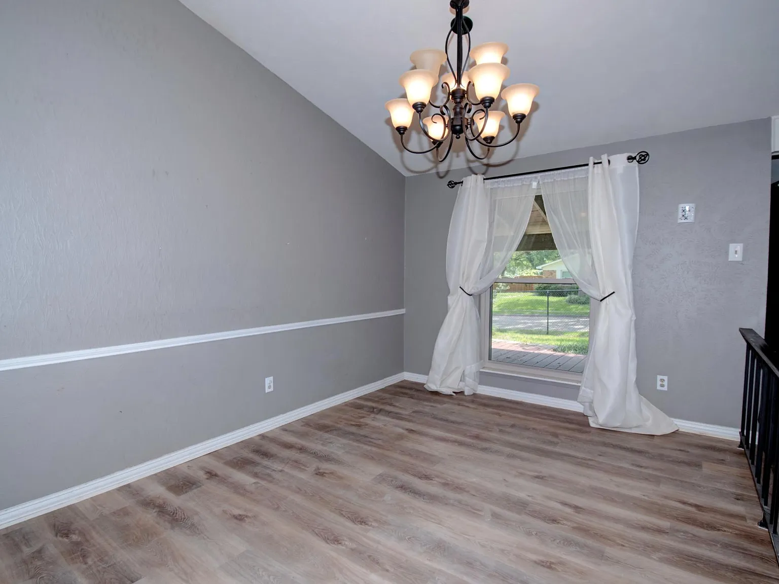 3 bed, 1989 sqft, $2,350 — Photo 3