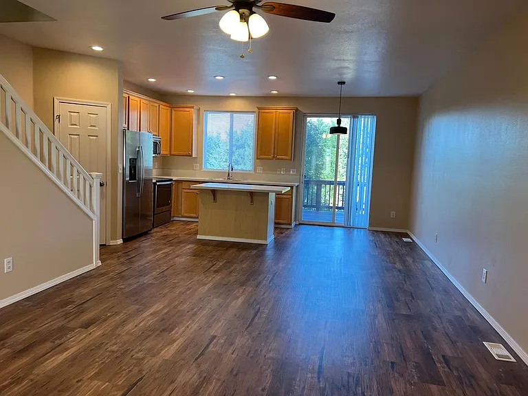 20460 Noble Ln — Photo 7