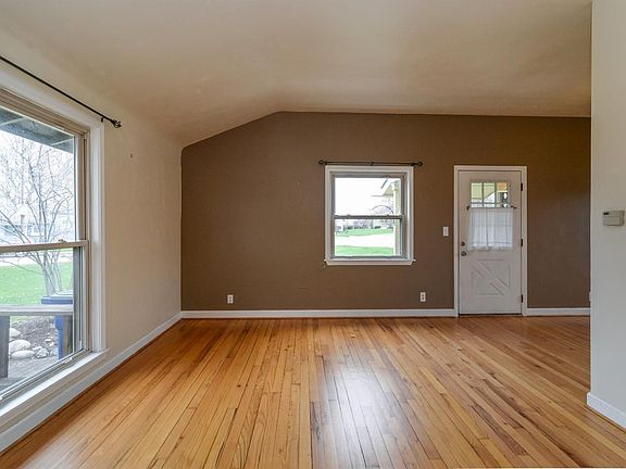 3rd image of 2310 Fernwood Ave