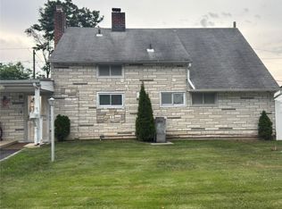 7 Astronomy Ln, Levittown, NY 11756