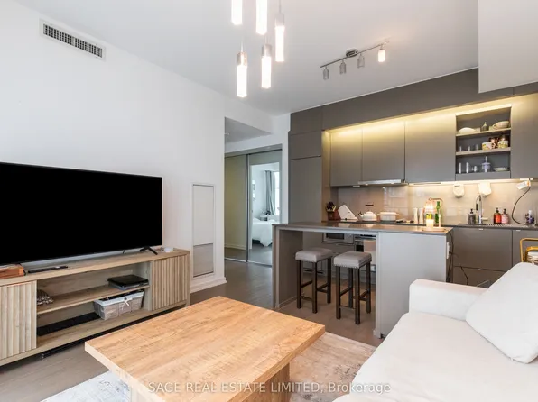 101 Peter St, Toronto, ON