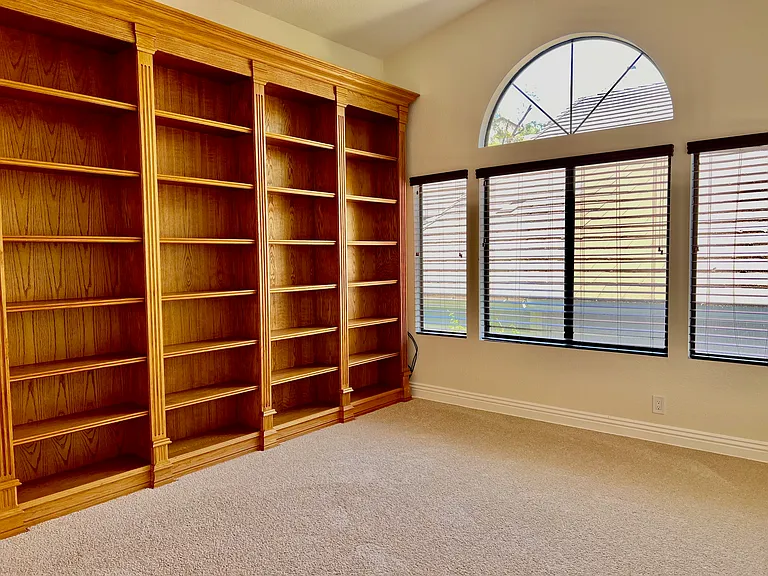 25682 Nottingham Ct — Photo 2