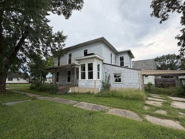 2nd image of 403 N Cherry St
