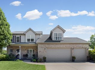 398 Essex Dr, Oswego, IL 60543