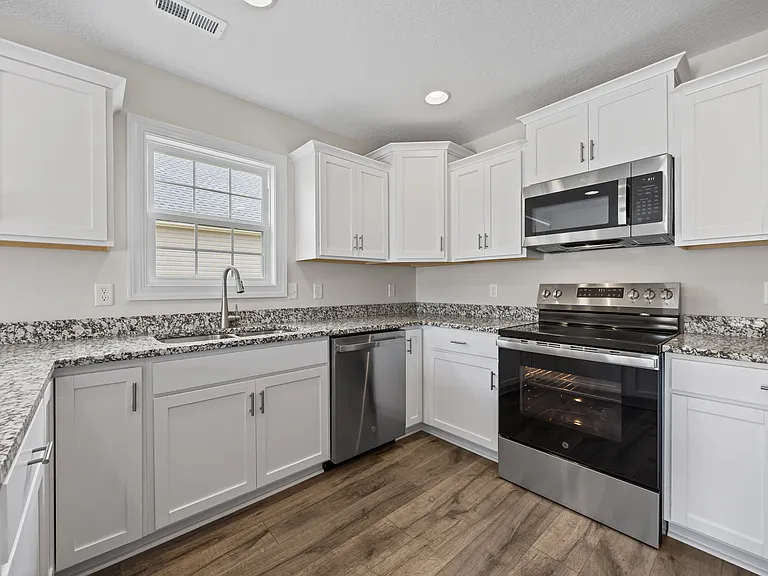 432 Montgomery Dr — Photo 5