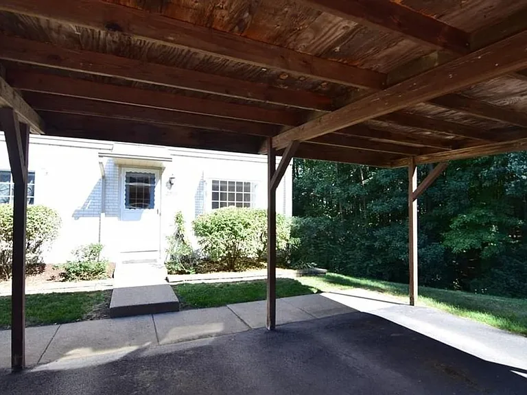2095 Mary Ellen Ln — Photo 3