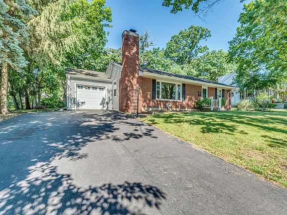 3rd image of 204 Delcy Dr