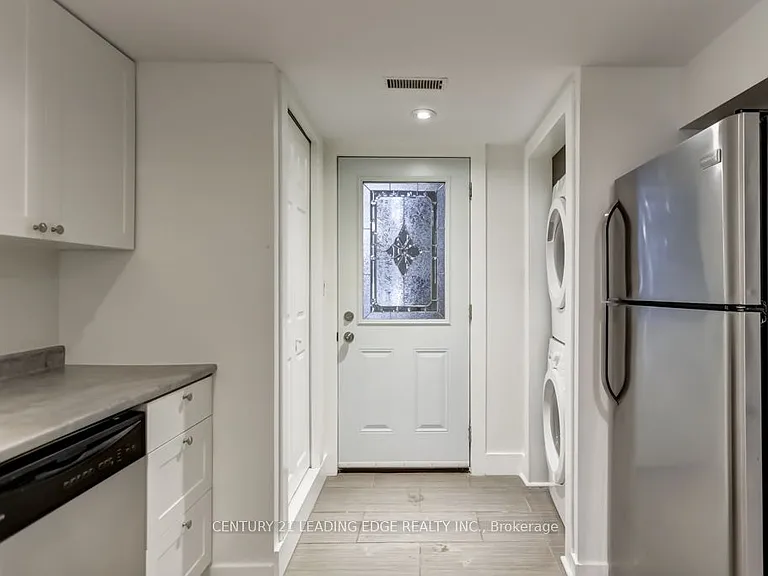 104 Leslie St #LOWER — Photo 3