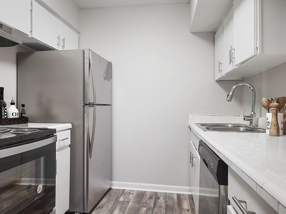 Alameda Apartments Kitchen