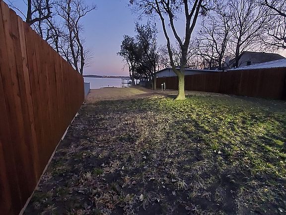 3rd image of 1303 E Lake Dr