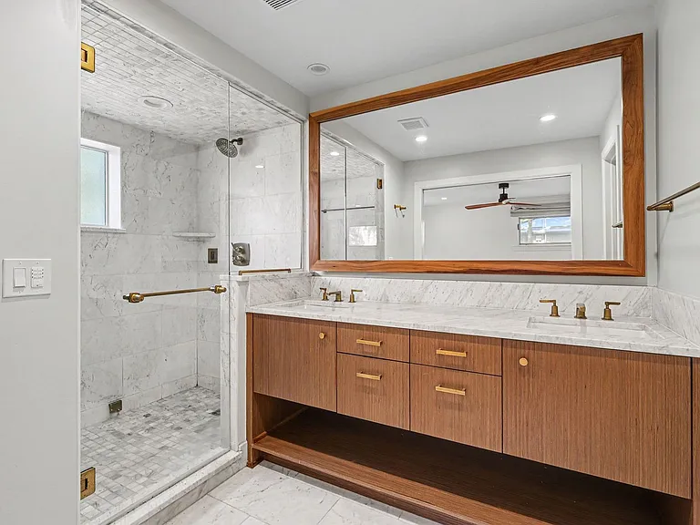 905 S Harrison St — Photo 14