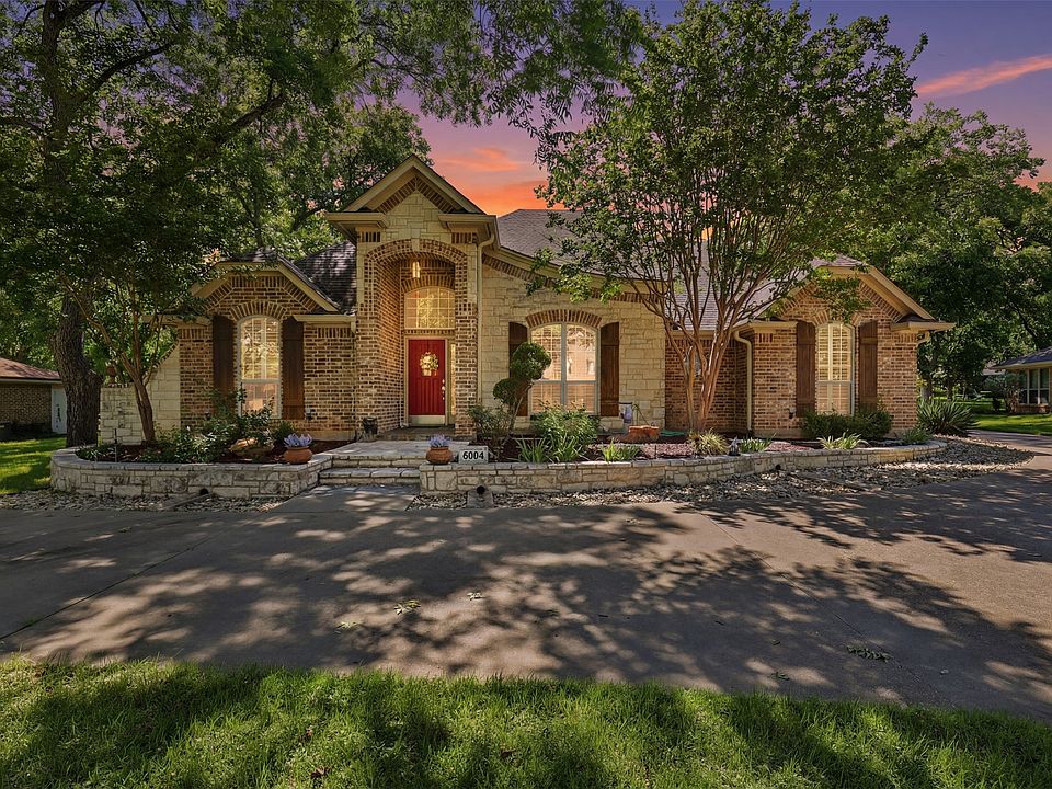 1st image of 8904 Woodlawn Dr