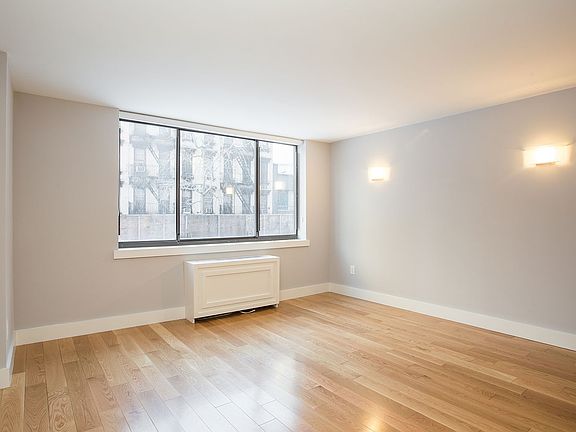 4th image of 250 W 19th St APT 12L