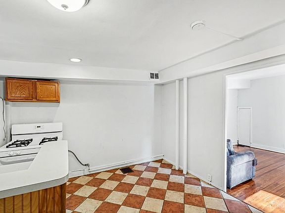 4th image of 115 Parker St