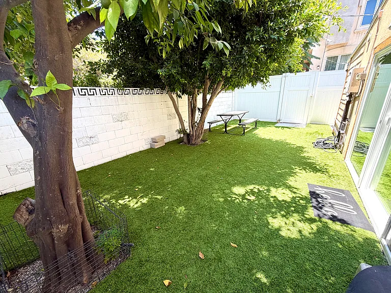 5653 Buffalo Ave — Photo 5