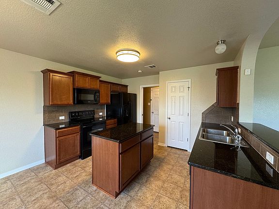 5th image of 7819 Woodbury Dr