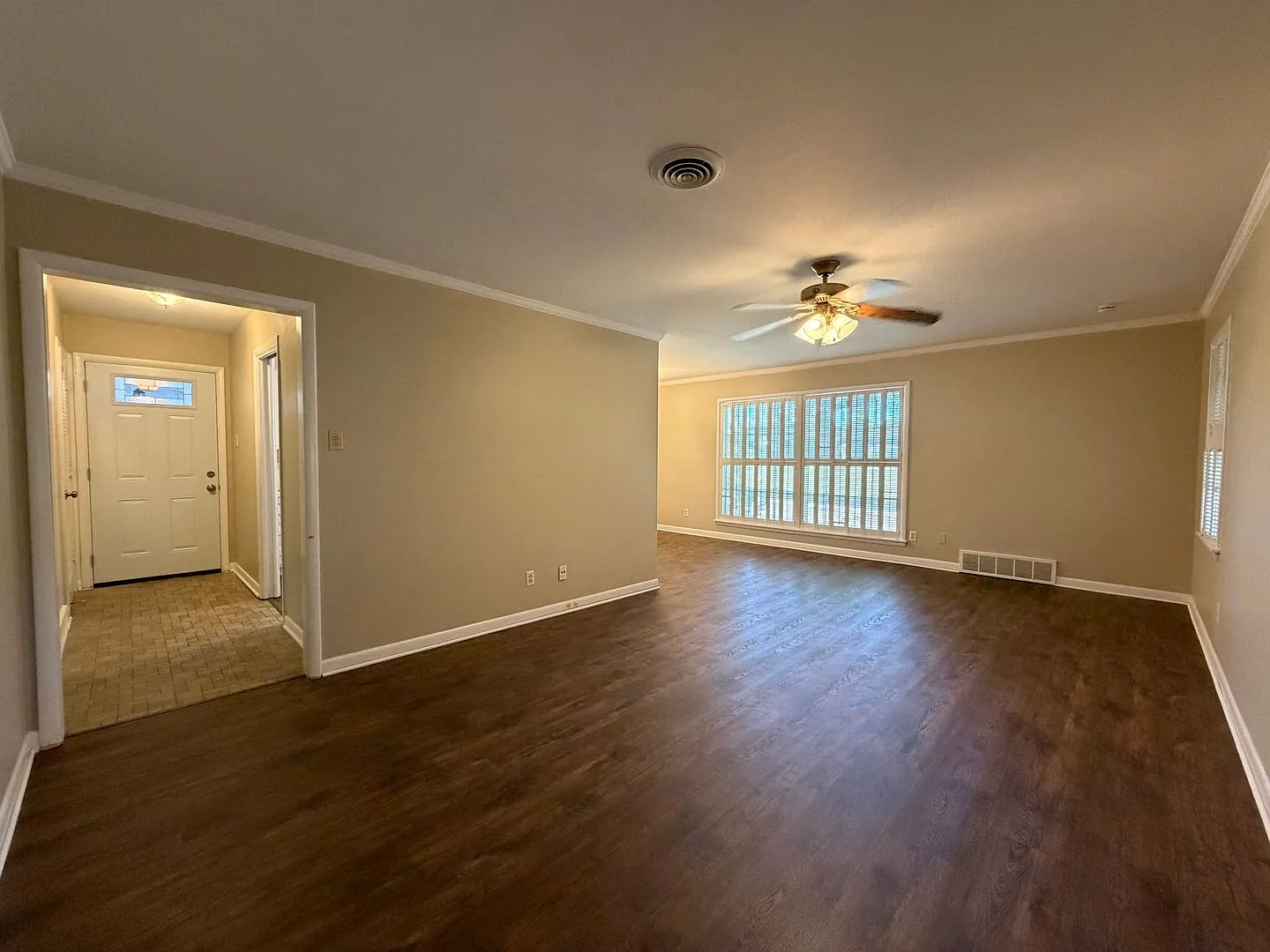 Available Now 2 Bedroom 2 Bath Duplex In Tcu Area — Photo 3