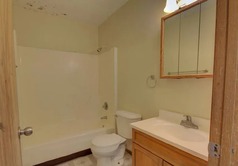754 W 61st St — Photo 12