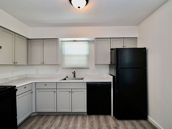 2nd image of 5711 Ryewyck Dr #4