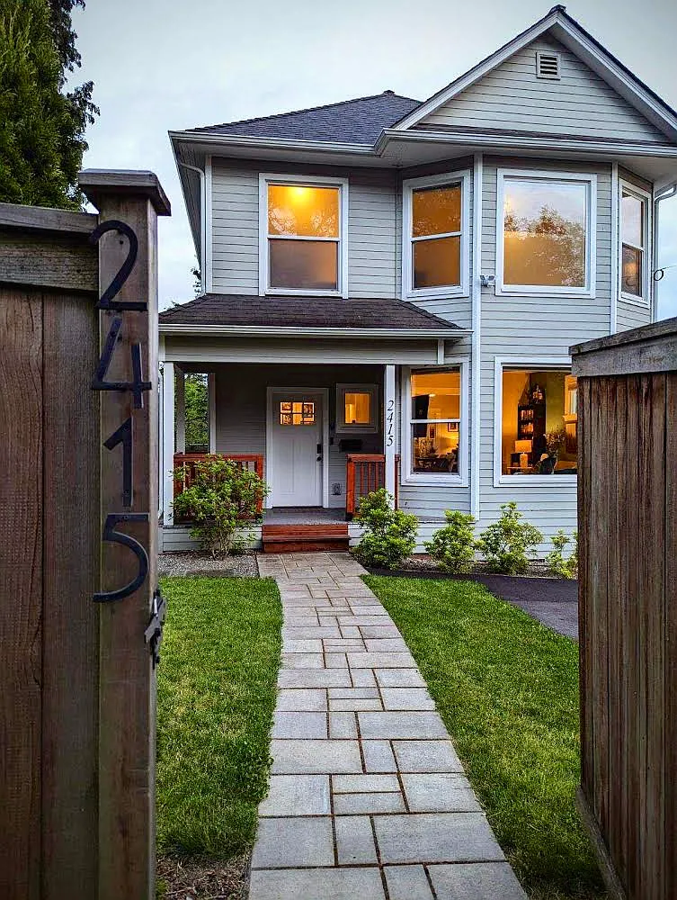 4 bed, 2.5 bath, 1950 sqft, $4,450 — Photo 1