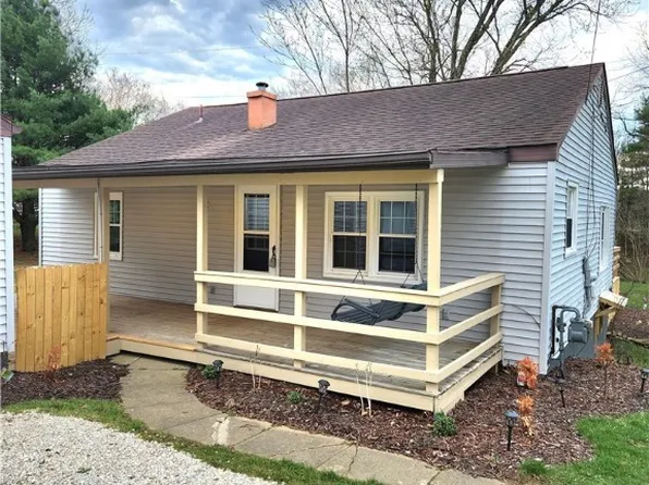 6008 Fairdale Dr, Cambridge, OH 43725