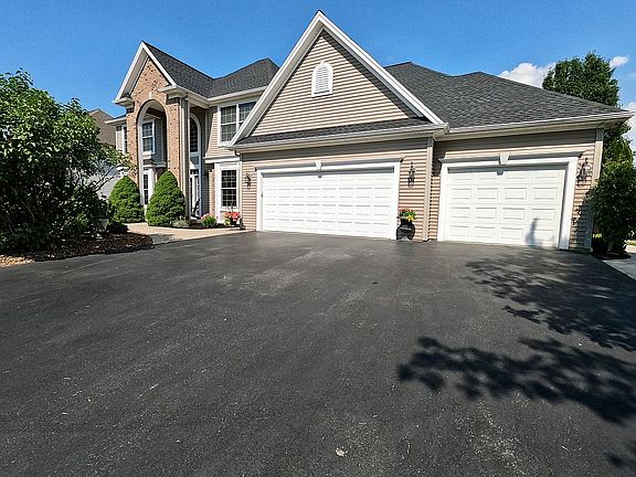 3rd image of 110 Jewelberry Dr