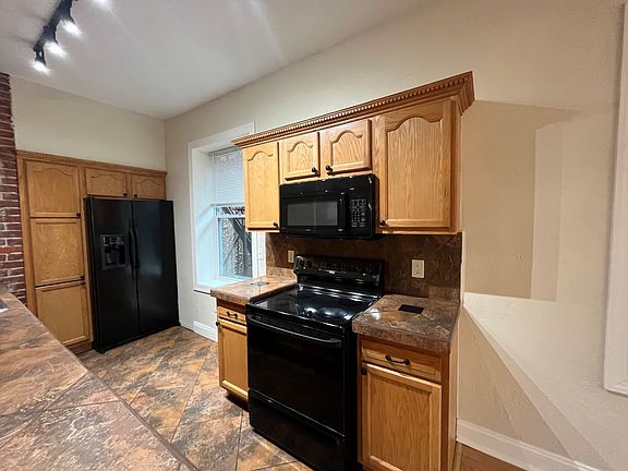 4th image of 217 Stratford Ave #3