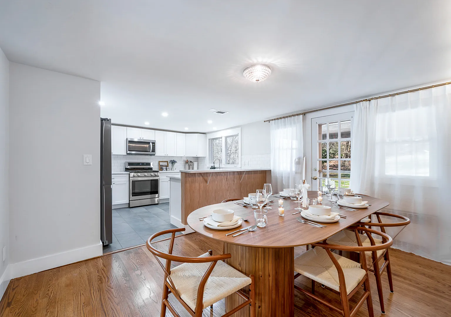 4 bed, 1702 sqft, $4,600 — Photo 3