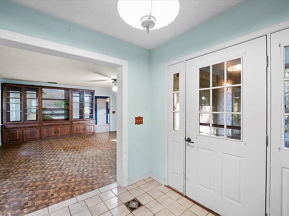 5th image of 3136 Country Creek Ln