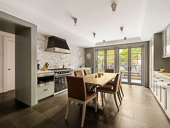 3rd image of 23 Middagh St
