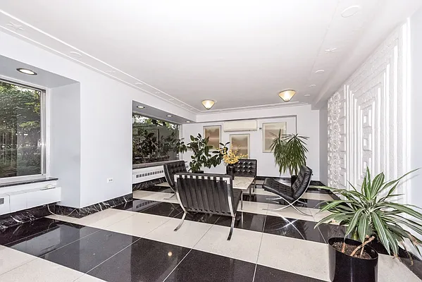 Sold by Redfin Real Estate | media 27