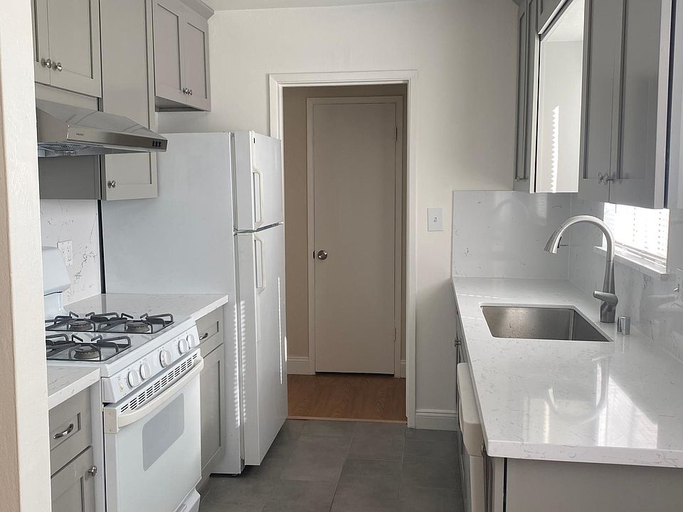 2nd image of 125 Sierra Dr #125