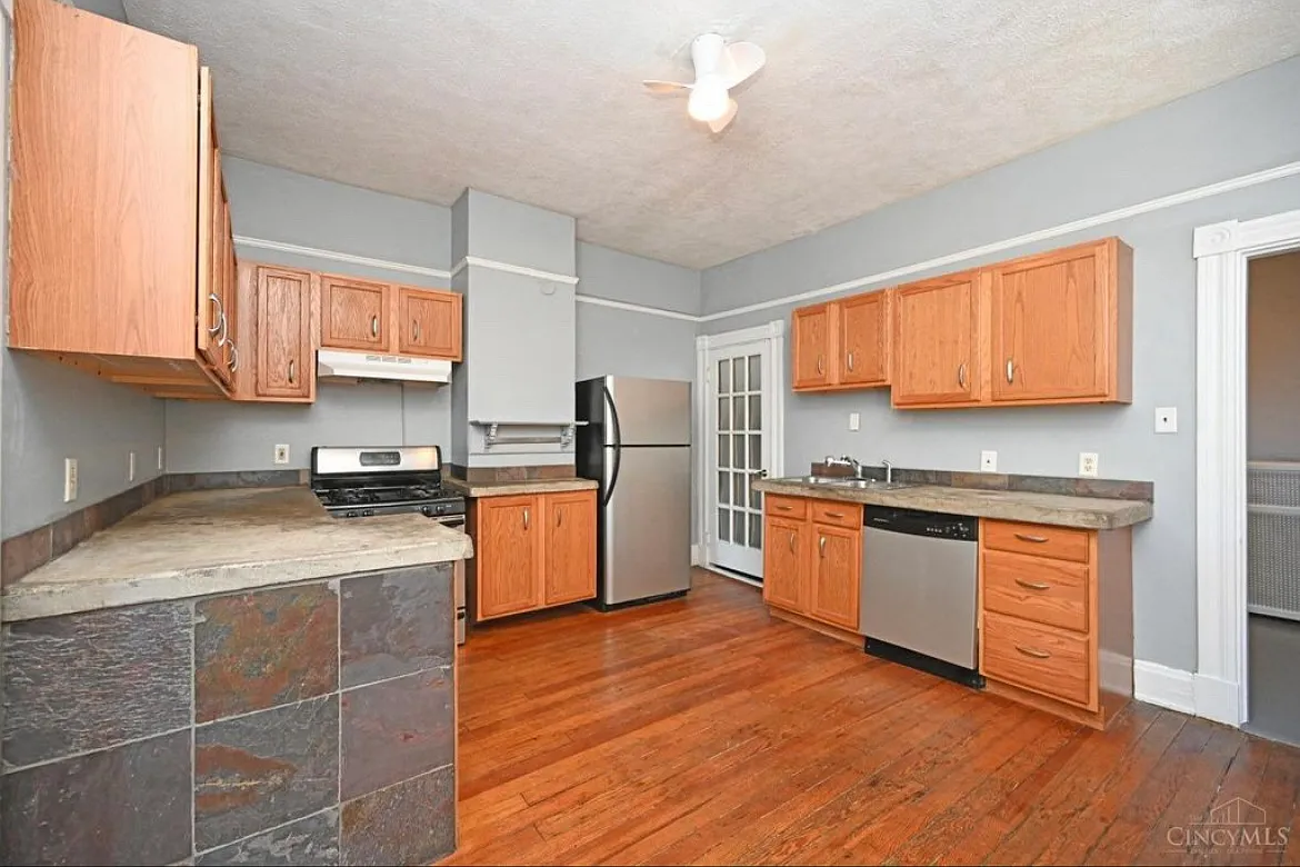 2202 Clifton Ave — Photo 2