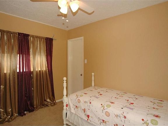 3rd image of 311 Creek Bend Dr
