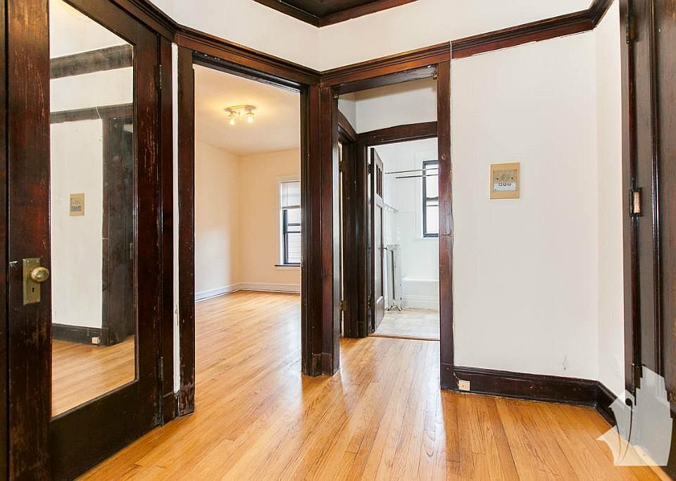 1st image of 2426 N Sawyer Ave APT 2