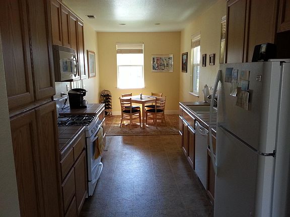 4th image of 475 Beckman Way