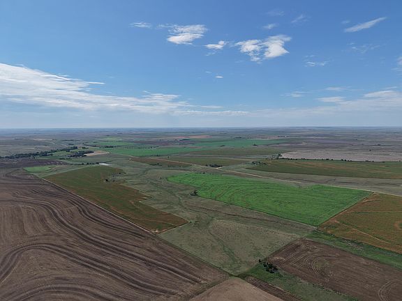 4th image of 800 Th Rd
