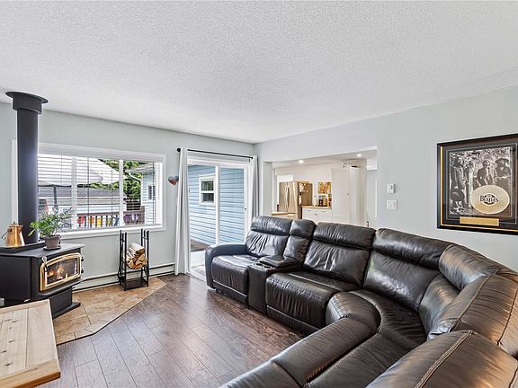 3rd image of 450 Aurora St